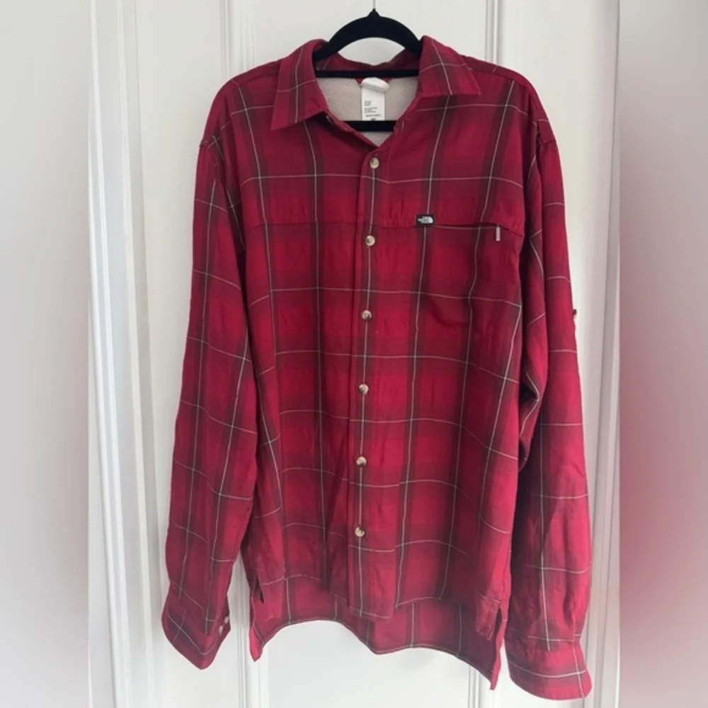Men’s North Face red/black striped button down shirt size Small